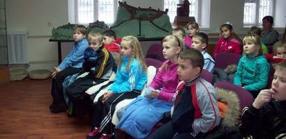 Экспонаты  трогать обязательно!