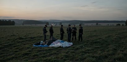 На аэродроме Ватулино при прыжке с парашютом погиб мужчина На аэродроме Ватулино при прыжке с парашютом погиб мужчина